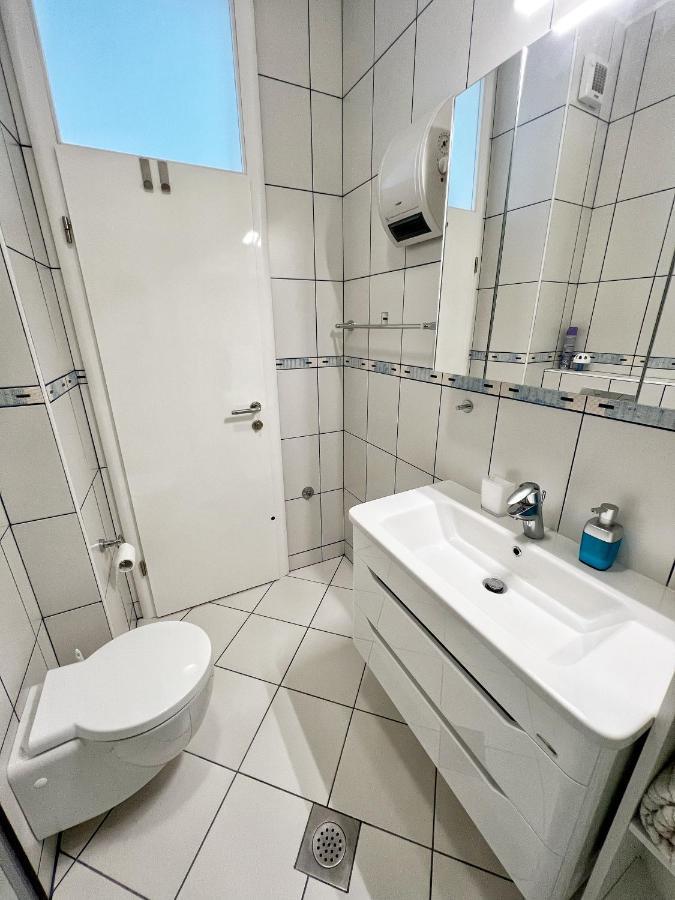 Studio Apartma Pag Blue Ocean 1 With Sea View Pag Town Esterno foto